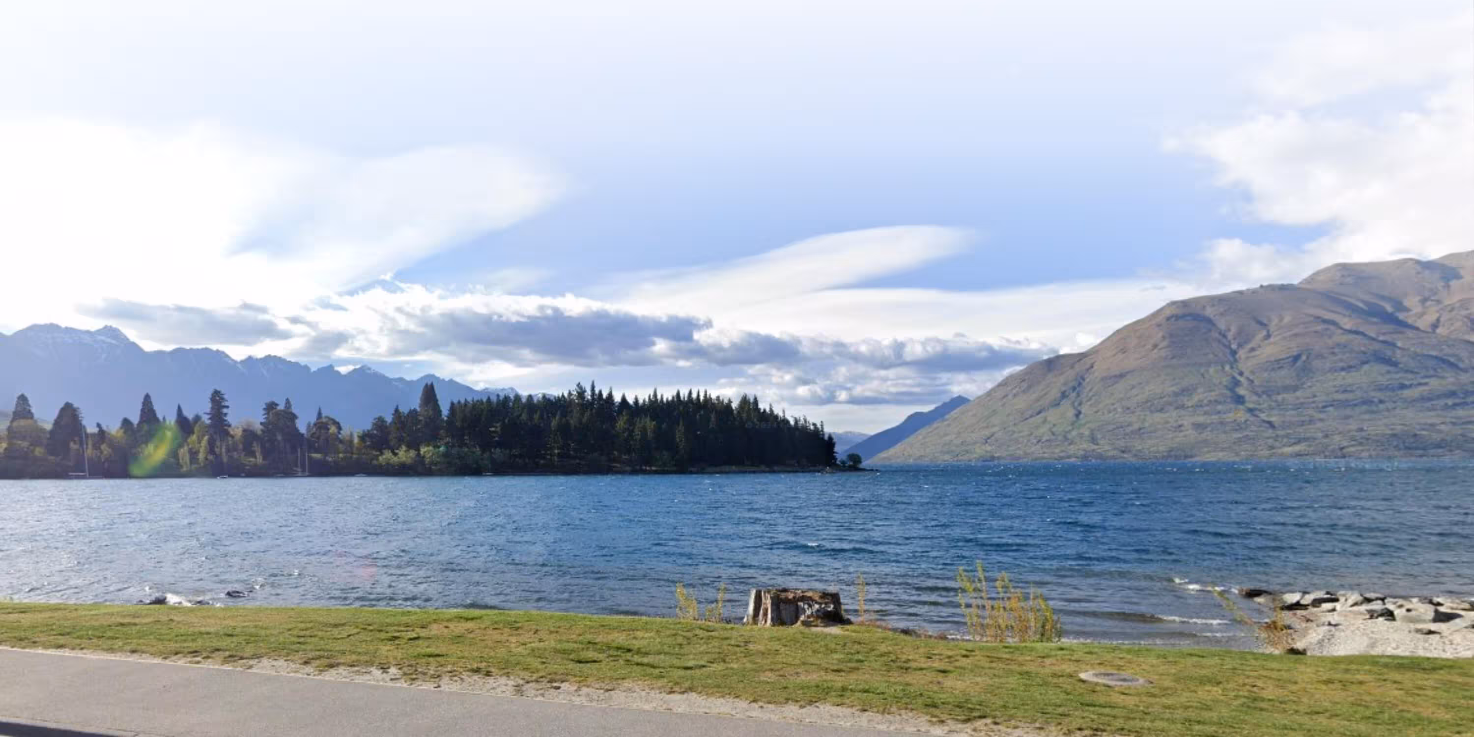 Lake Wakatipu on the way into Queenstown