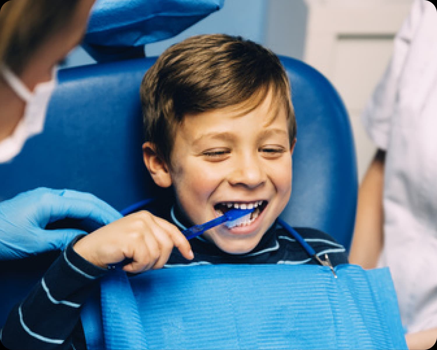 Dental treatment room prepared for an extraction